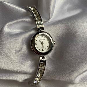 Beautiful ladies silver tone dainty bracelet stone slim watch new batt